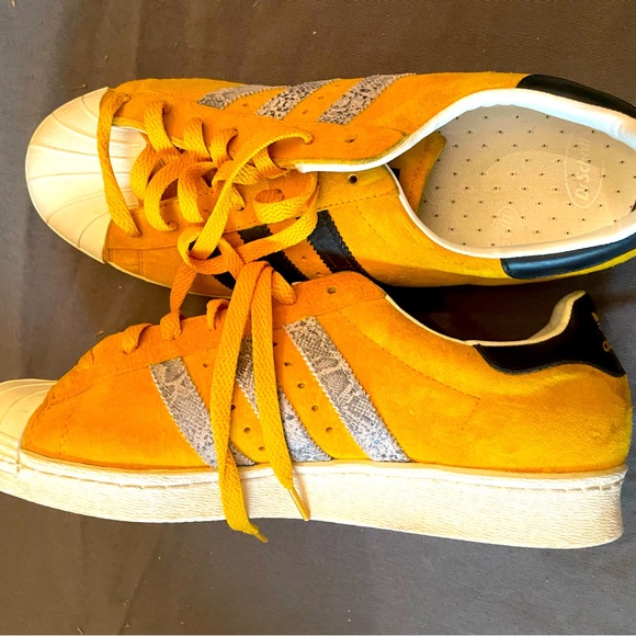 YELLOW SUADE ADIDAS SHELL TOE SUPERSTAR MENS SIZE 10 - Picture 1 of 3